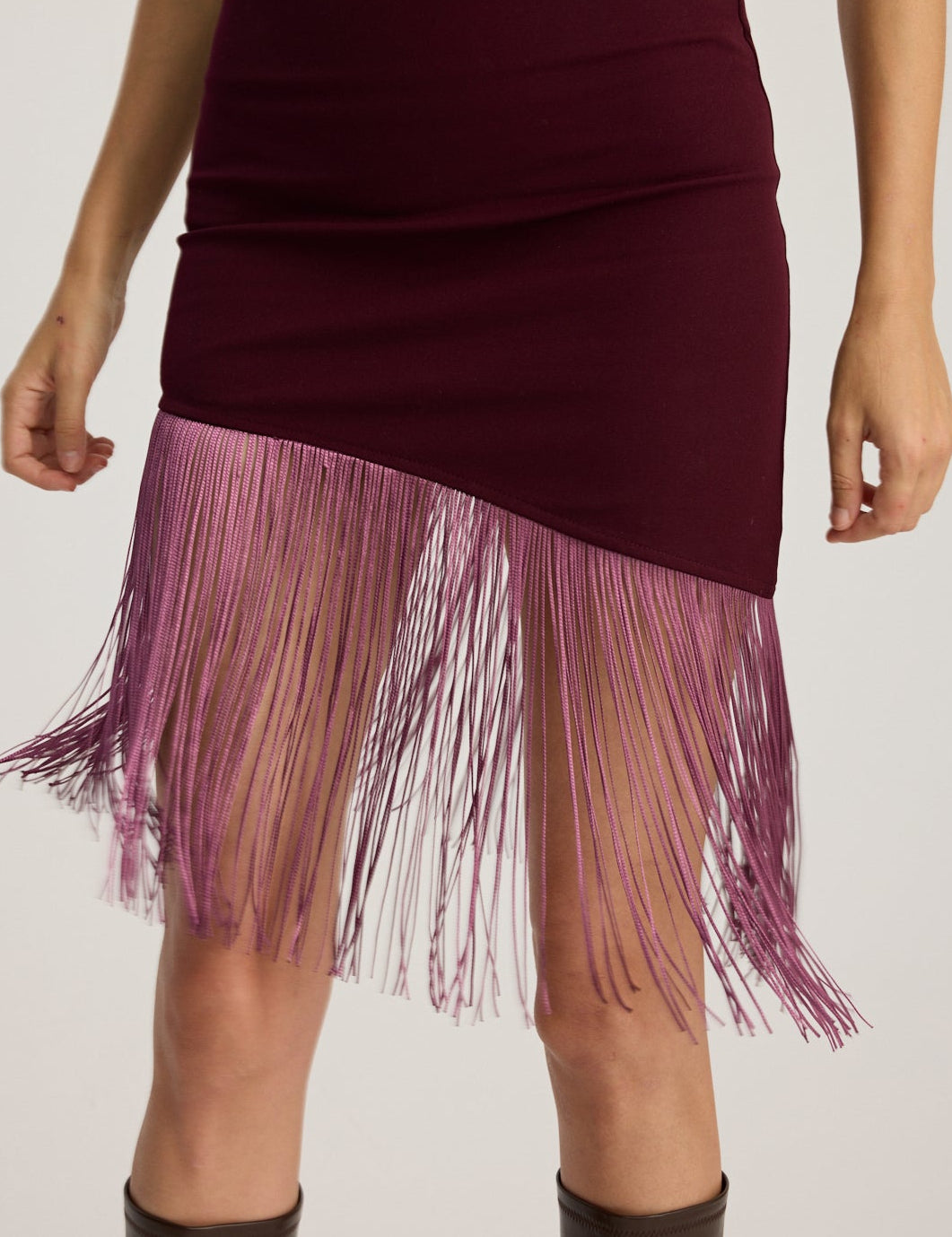 LIZA ASYMMETRICAL FRINGED MINI SKIRT BURGUNDY