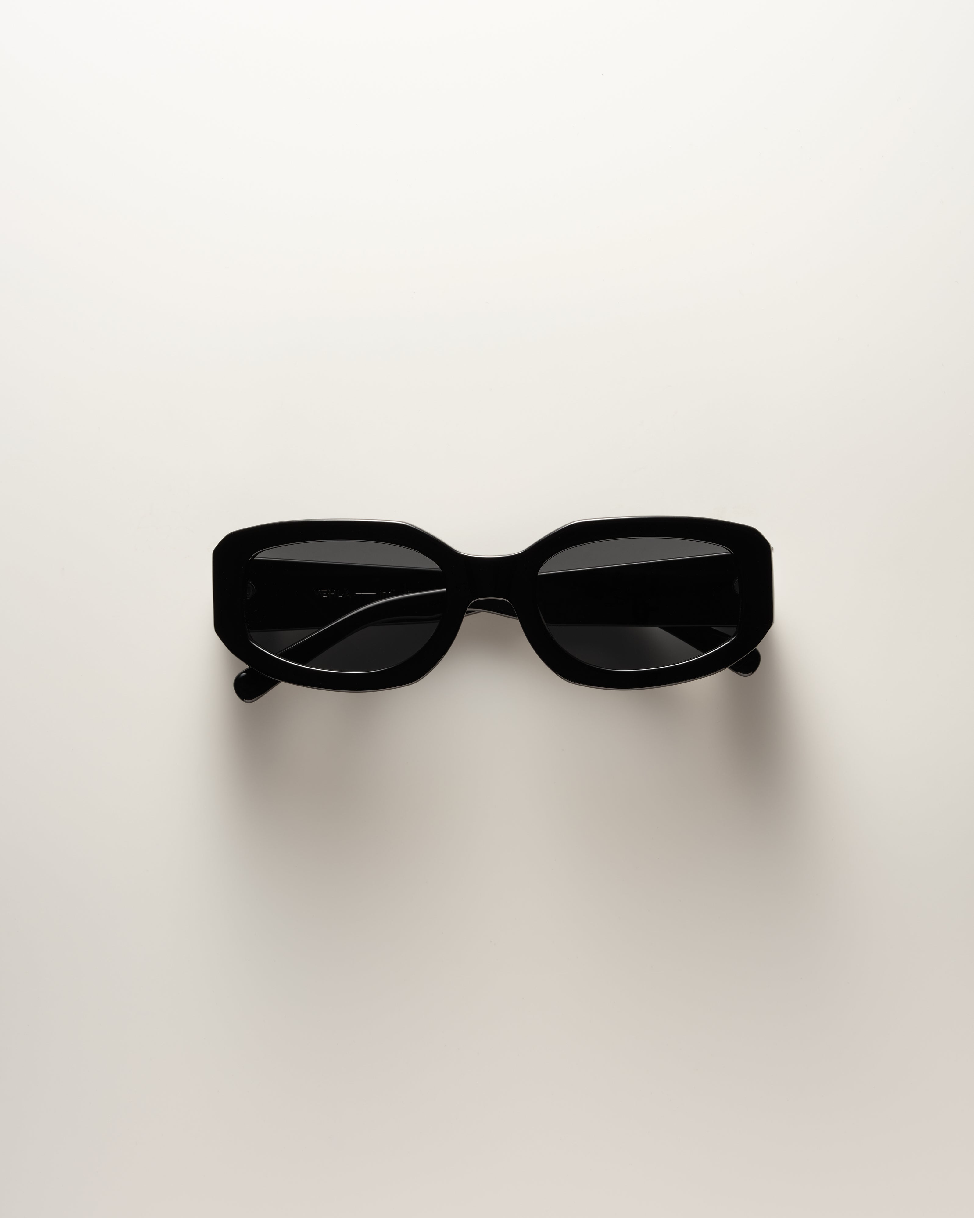 VEHLA Indi - Black/Smoke